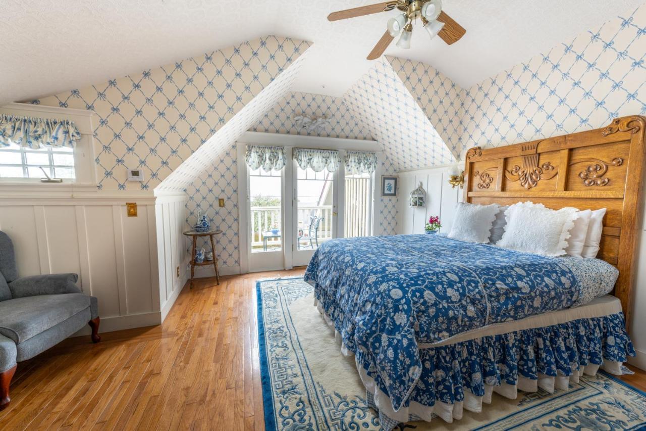 Bed & Breakfast The Old St Angela Pacific Grove